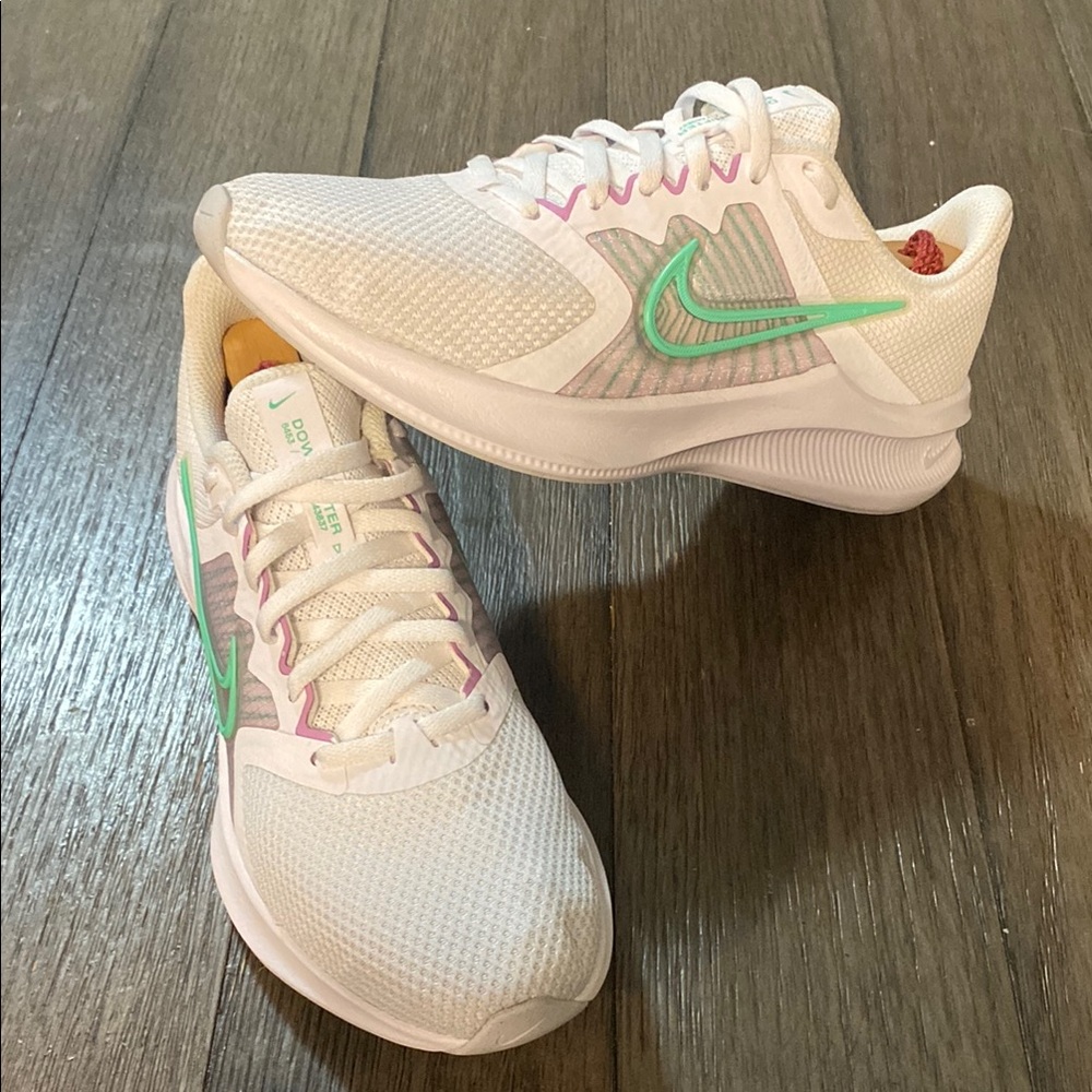Nike Downshifter 11 ‘ White Signal Green’